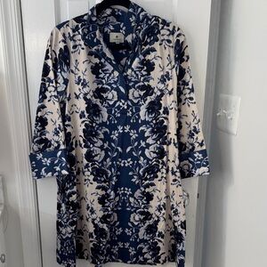 Tuckernuck, Megan Blue and Cream Floral Dress size M